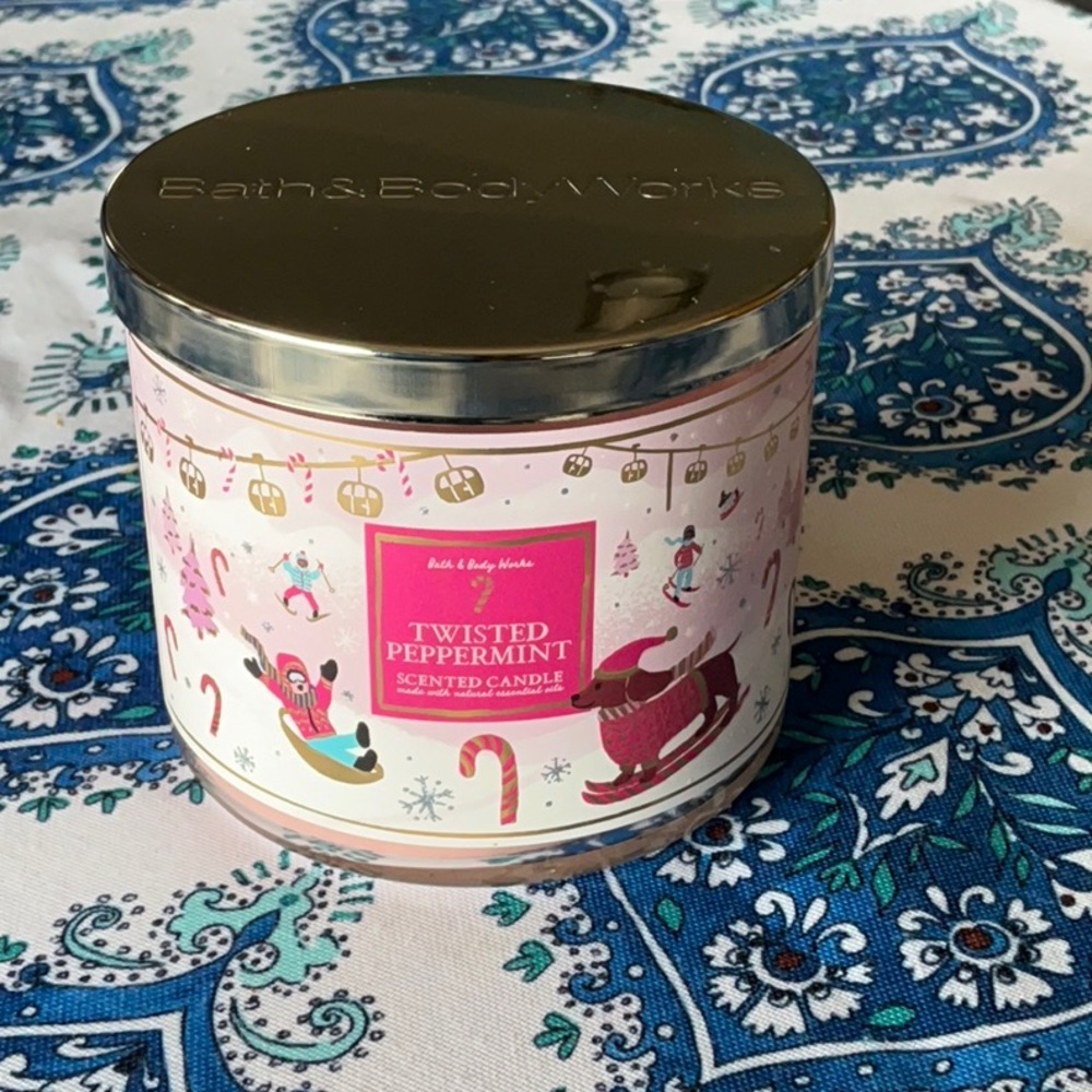 NWT🕯️Peppermint Twist🌪️ Scented Candle